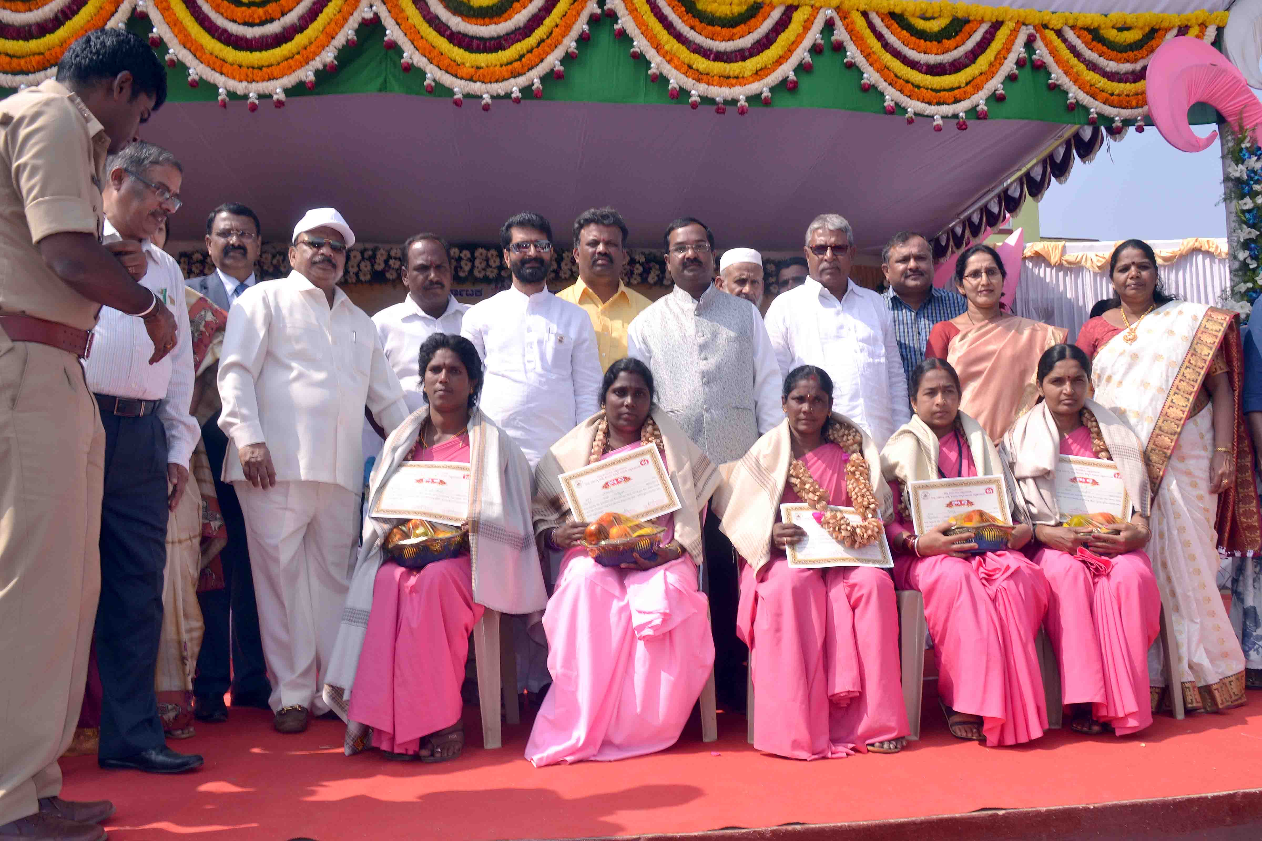 ಚಿಕ್ಕಮಗಳೂರು: ಜೀವರಕ್ಷಕ ಹಾಗೂ ಆಶಾ ಕಾರ್ಯಕರ್ತೆಯರಿಗೆ ಪ್ರಶಸ್ತಿ